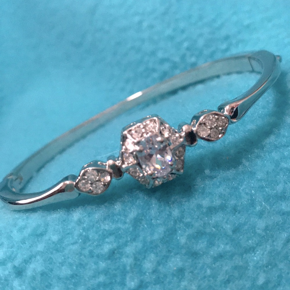 💎Simple bracelet with a touch of sparkle💖